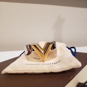 Louis Vuitton Essential V Bracelet